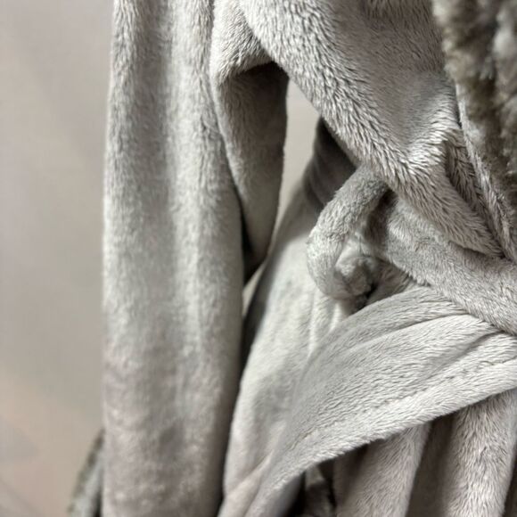 Ladies Pottery Barn Faux Fur Ombre Robe Size Medium Grey - Picture 9 of 12